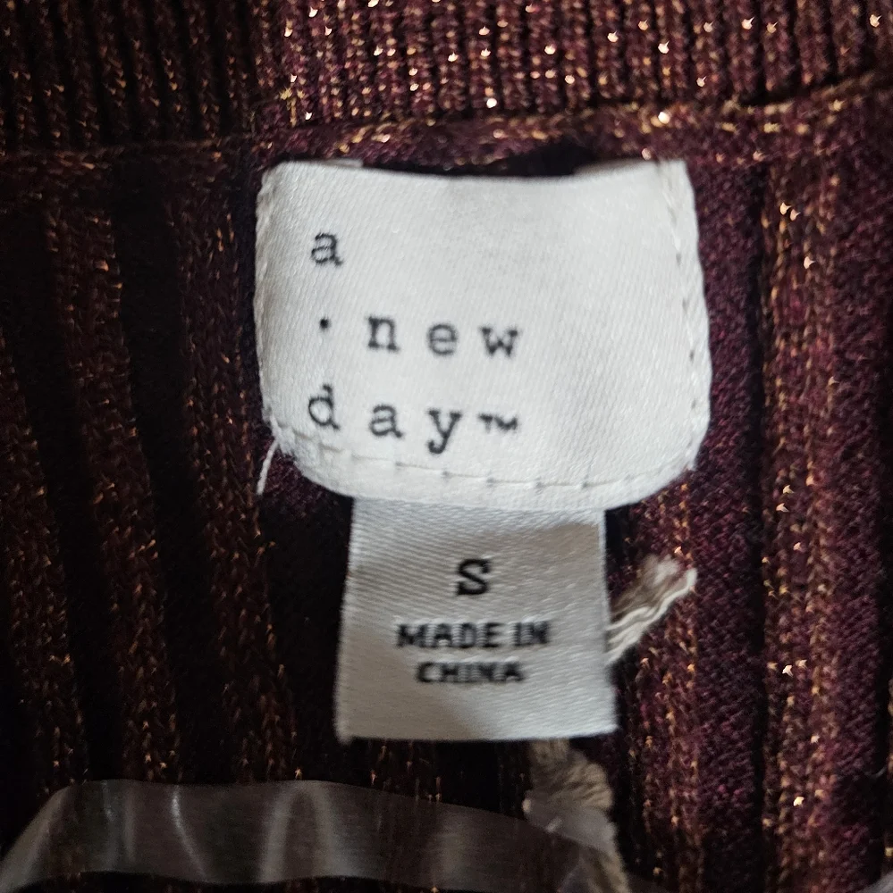 NWT Size Small‎ Brown Shimmery Sweater